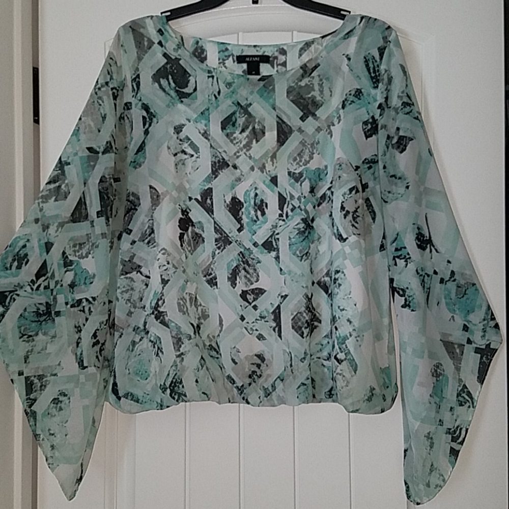 💙Stylish Modern Blouse by Alfani💙